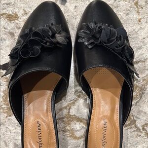 Comfortview Women's Black Floral Mules
